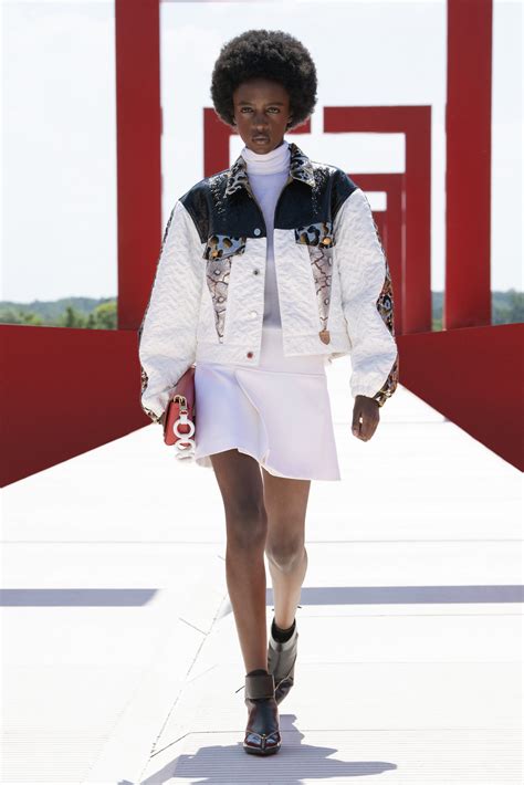 vogue runway louis vuitton